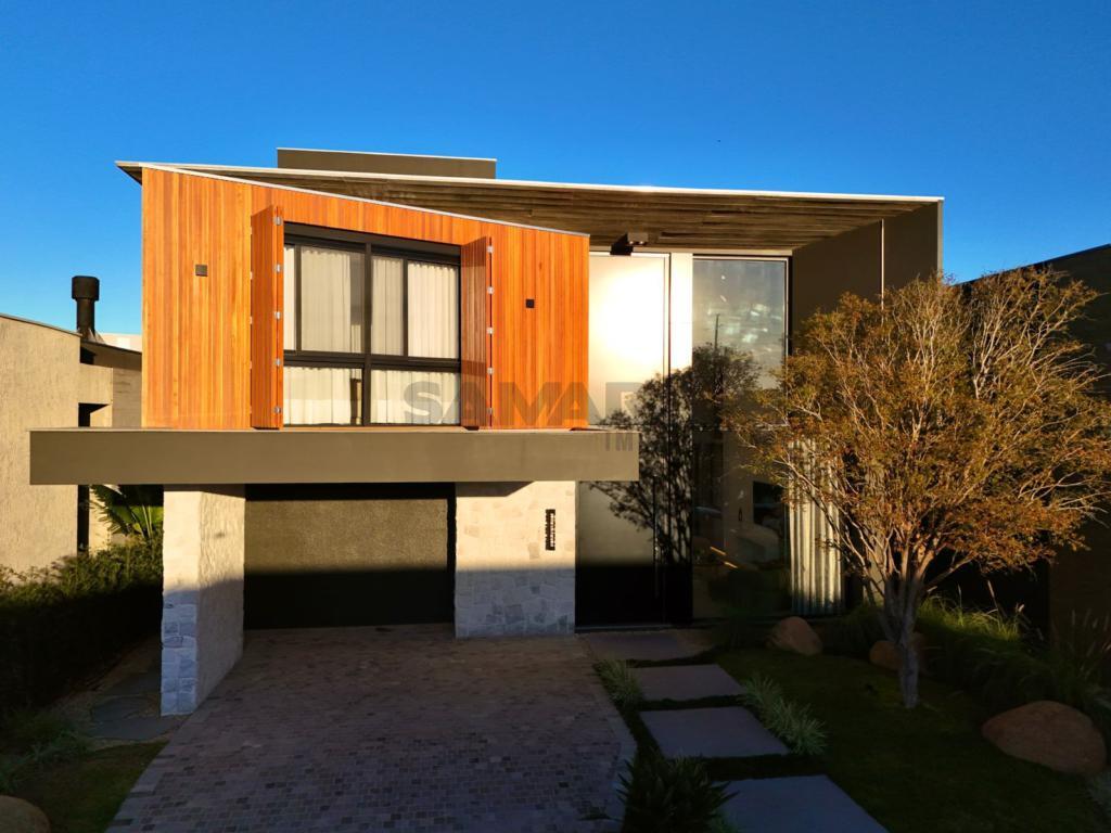 Casas e Sobrados em Condomínio Fechado