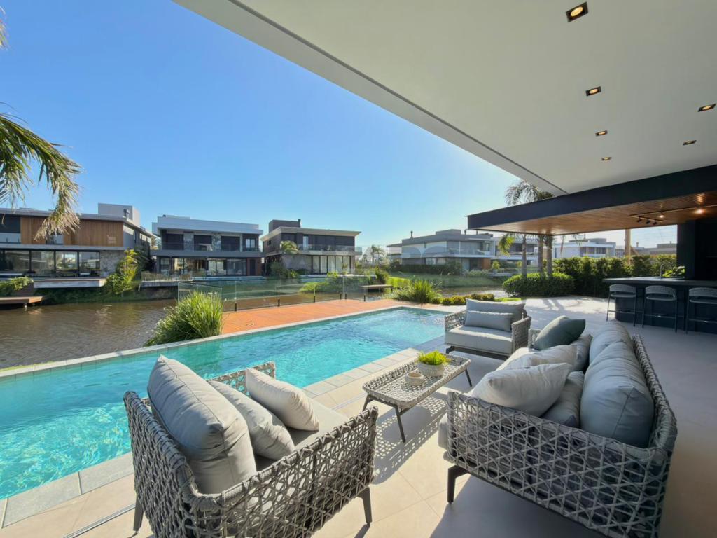 Casas e Sobrados em Condomínio Fechado