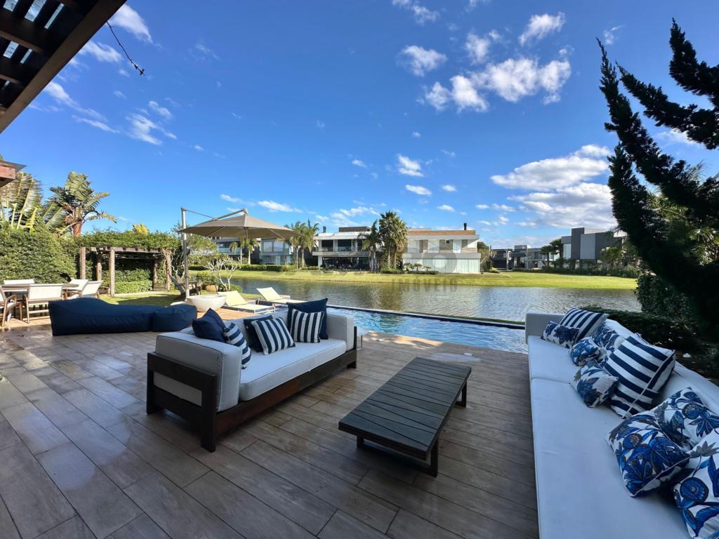 Casas e Sobrados em Condomínio Fechado