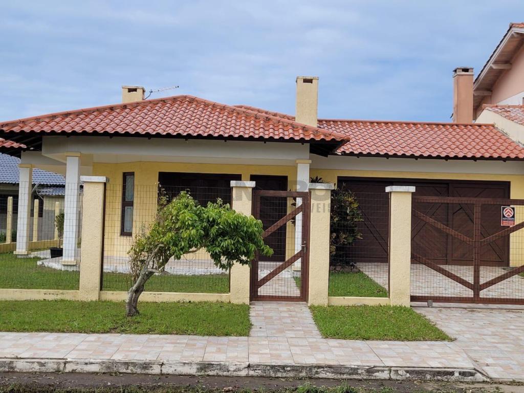Casa Fora de Condomínio 3 Dormitórios