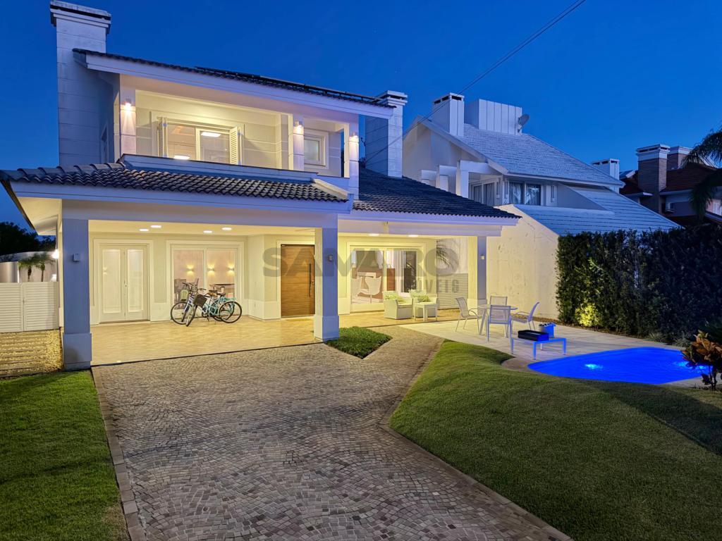 Casa em Condomínio 5 Dormitórios