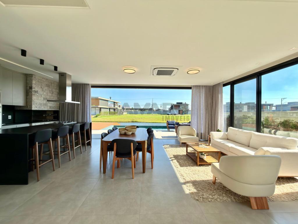 Casas e Sobrados em Condomínio Fechado