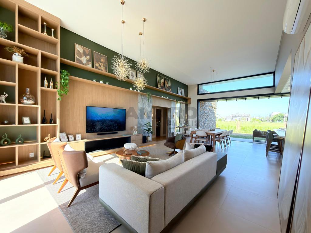 Casa em Condominio 4 Dormitórios