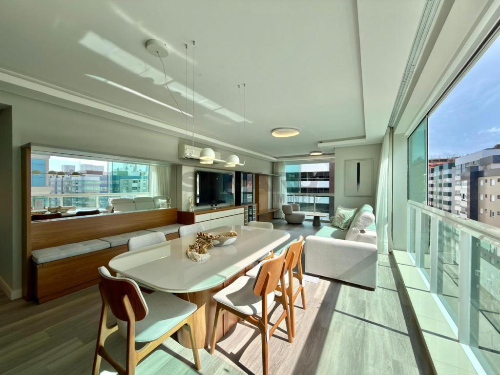 Apartamento 3 Dormitórios