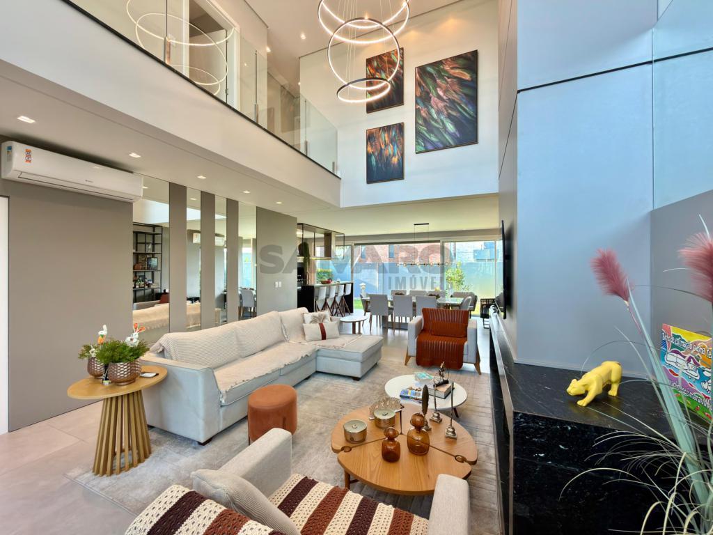 Casa em Condomínio 4 Dormitórios
