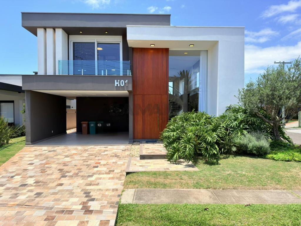 Casas e Sobrados em Condomínio Fechado