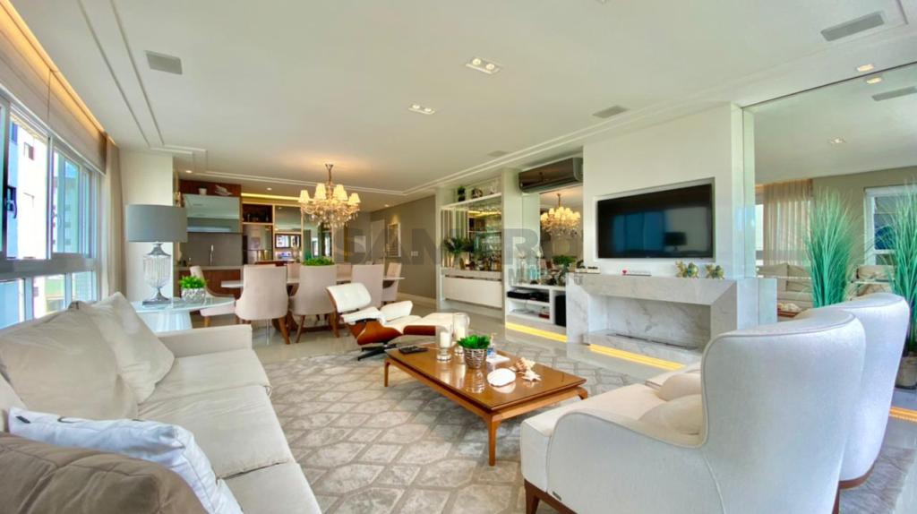 Apartamento 4 Dormitórios