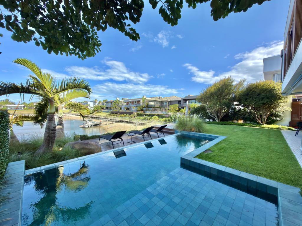 Casas e Sobrados em Condomínio Fechado